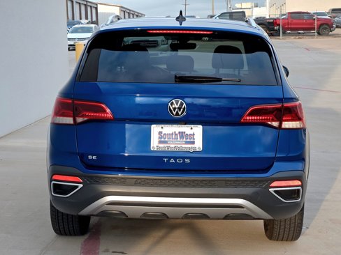 New 2024 Volkswagen Taos SE image 5