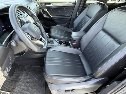 Used 2022 Volkswagen Tiguan SE R-Line image 16