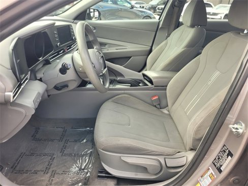 Used 2021 Hyundai Elantra SEL image 3