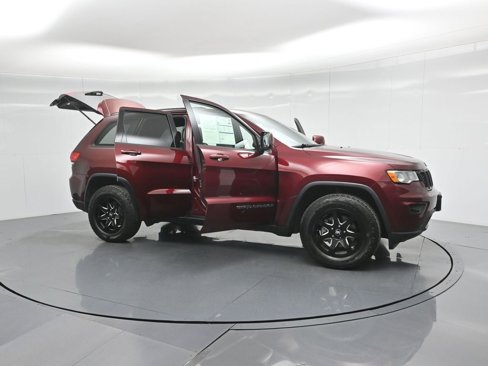 Used 2017 Jeep Grand Cherokee Laredo image 34