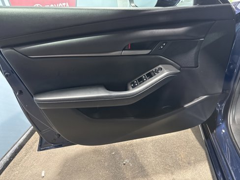 Used 2022 MAZDA MAZDA3 s image 26