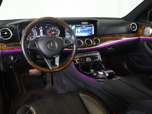 Used 2017 Mercedes-Benz E 300 4MATIC image 8