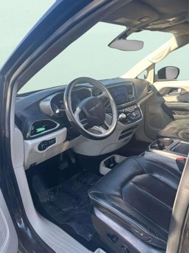 Used 2017 Chrysler Pacifica Limited image 19