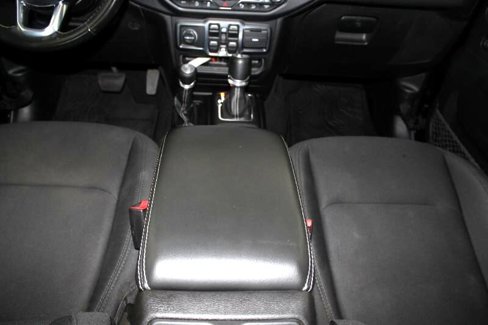 Used 2019 Jeep Wrangler Unlimited Sahara image 16