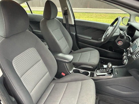 Used 2017 Kia Forte LX w/ LX Popular Package image 4