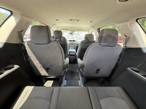 Used 2017 Chevrolet Traverse LT w/ Style and Technology Package image 25