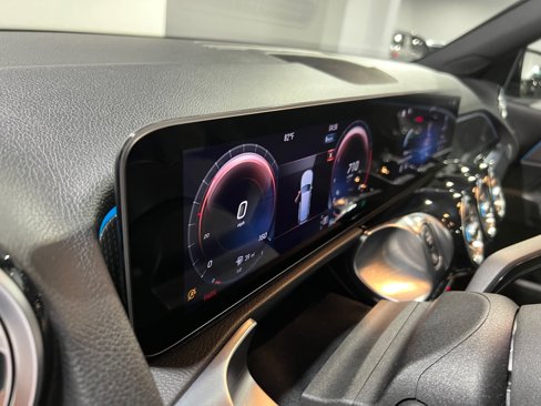 Used 2020 Mercedes-Benz GLB 250 4MATIC image 30