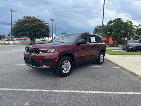 Used 2023 Jeep Grand Cherokee Laredo image 5
