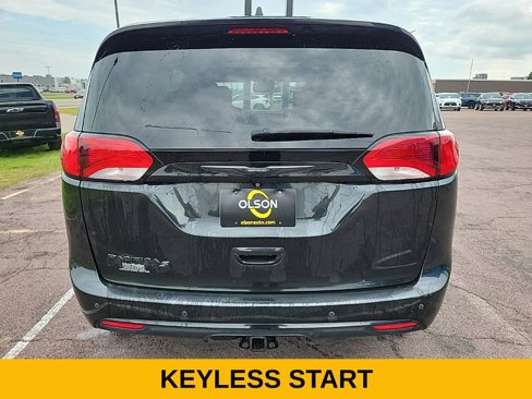 Used 2018 Chrysler Pacifica Limited image 6