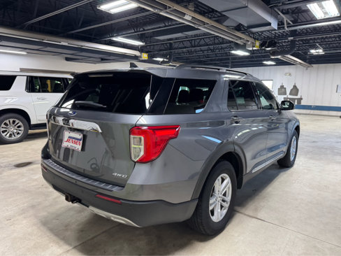 Used 2021 Ford Explorer XLT w/ Equipment Group 202A image 4