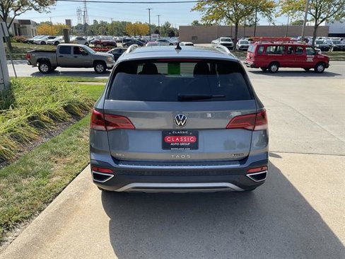 Used 2022 Volkswagen Taos SEL w/ Panoramic Sunroof Package image 3