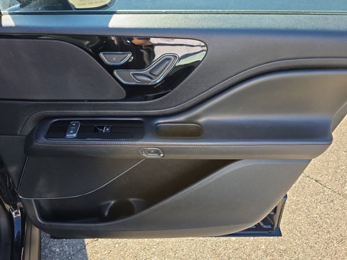 Used 2021 Lincoln Aviator AWD image 12