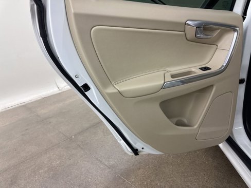 Used 2015 Volvo XC60 T6 Platinum image 27
