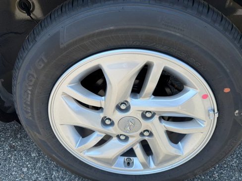 New 2025 Hyundai Venue SE image 6