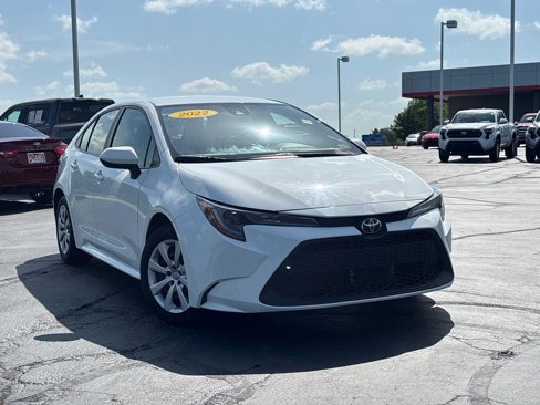 Used 2022 Toyota Corolla LE image 2