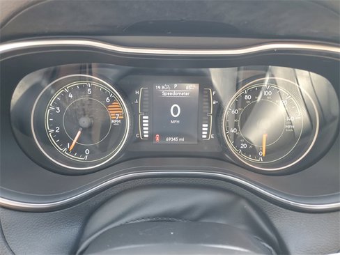 Used 2019 Jeep Cherokee Latitude w/ Cold Weather Group image 32