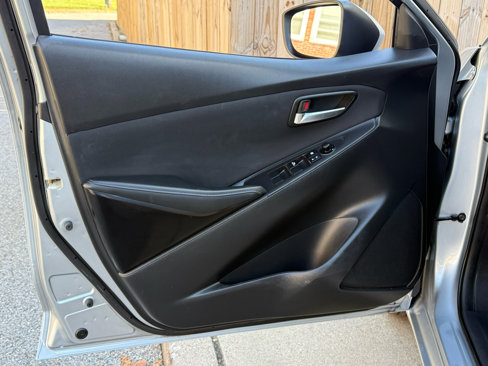 Used 2018 Toyota Yaris iA image 34