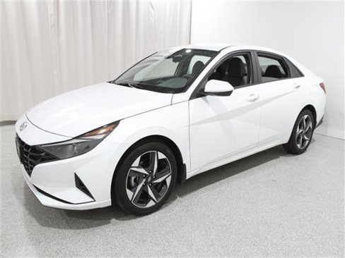 Certified 2023 Hyundai Elantra SEL w/ Convenience Package image 3