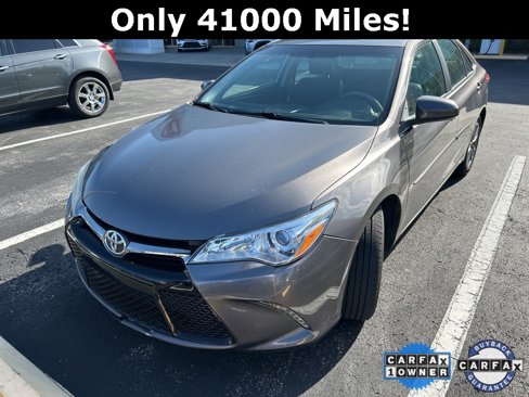 Certified 2017 Toyota Camry SE image 1