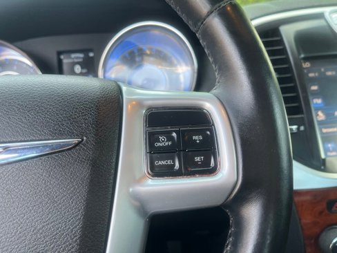 Used 2014 Chrysler 300 image 30