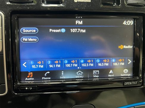 Used 2017 Nissan Leaf SV image 32