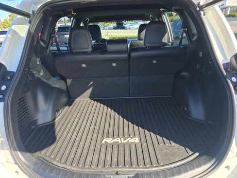 Used 2017 Toyota RAV4 SE image 16