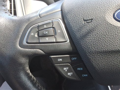 Used 2018 Ford Focus SE w/ SE Appearance Package image 23
