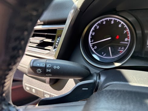 Used 2021 Toyota Camry SE image 19