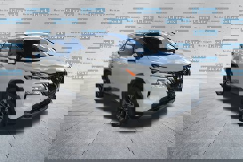 Used 2021 Nissan Rogue SV image 3