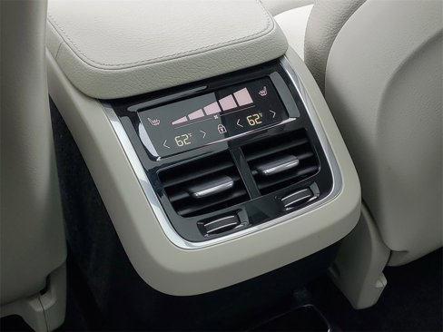 Used 2022 Volvo XC90 T6 Momentum image 30