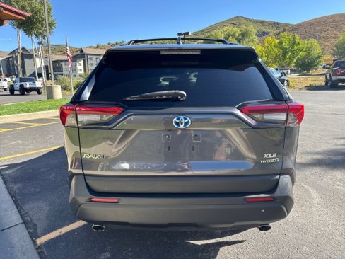 Used 2019 Toyota RAV4 XLE image 9