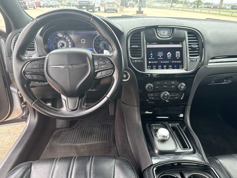 Used 2018 Chrysler 300 S w/ 300S Premium Group image 13