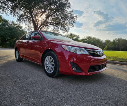 Used 2012 Toyota Camry LE image 2