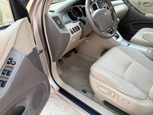 Used 2004 Toyota Highlander Limited image 10