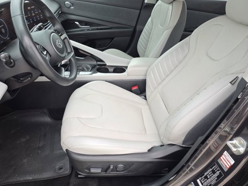 Used 2022 Hyundai Elantra Limited image 12