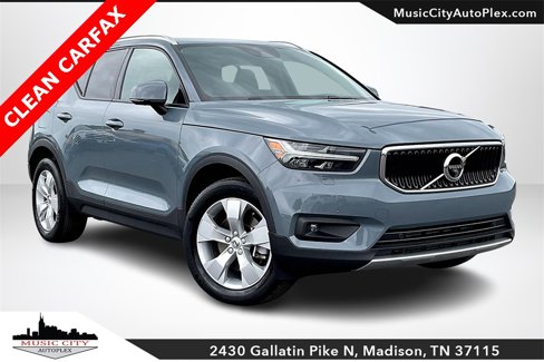 Used 2022 Volvo XC40 T5 Momentum image 1