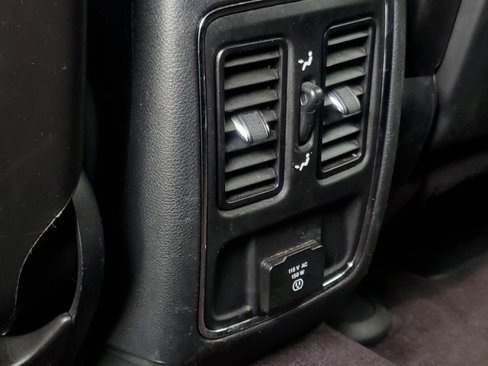 Used 2018 Jeep Grand Cherokee Laredo image 32