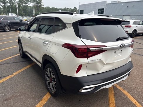 Certified 2021 Kia Seltos SX w/ SX Sunroof Package image 3