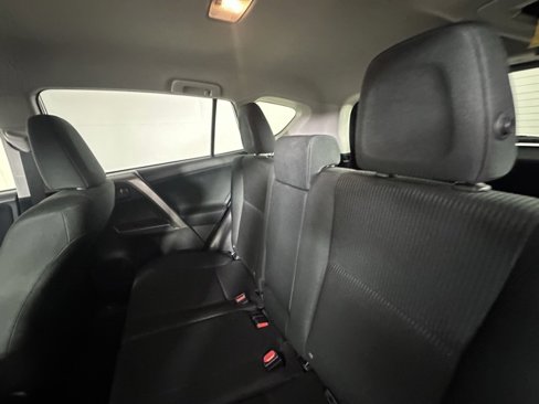 Used 2018 Toyota RAV4 LE image 16