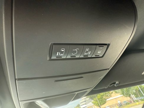Used 2018 Dodge Grand Caravan SXT image 23