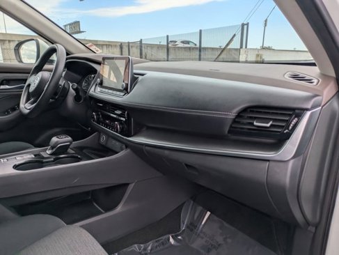 Used 2021 Nissan Rogue SV image 5