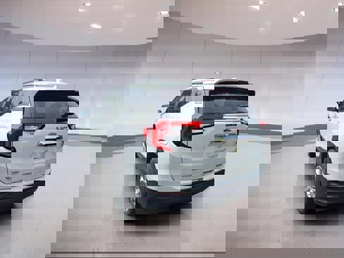 Used 2022 GMC Terrain SLE w/ Driver Convenience Package image 3