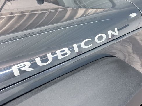 Used 2017 Jeep Wrangler Unlimited Rubicon w/ Connectivity Group image 18
