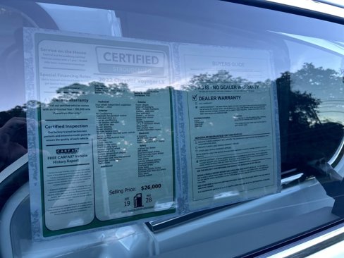 Used 2022 Chrysler Voyager LX image 32
