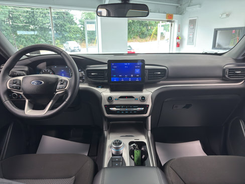 Used 2024 Ford Explorer XLT image 23