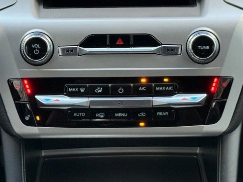 Used 2022 Ford Explorer XLT w/ Equipment Group 202A image 23
