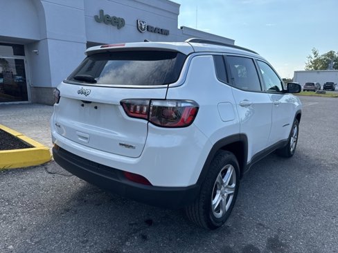 Used 2024 Jeep Compass Latitude image 7