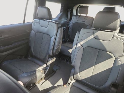 New 2025 Jeep Grand Cherokee L Altitude image 13