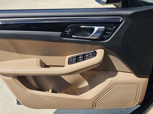 Certified 2021 Porsche Macan image 28