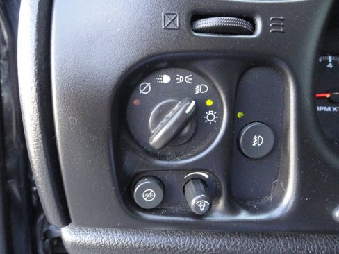 Used 2008 Chevrolet TrailBlazer LT w/ Sun And Sound Package image 16